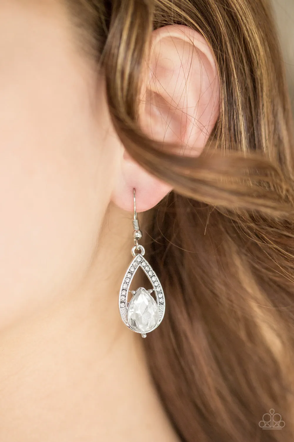 Paparazzi Accessories  - Gatsby Grandeur #E144 Bin - White Earrings